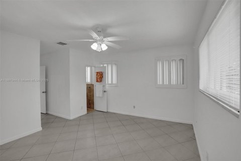 Casa en alquiler en Surfside, Florida, 3 dormitorios, 157.28 m2 № 2054663 - foto 28