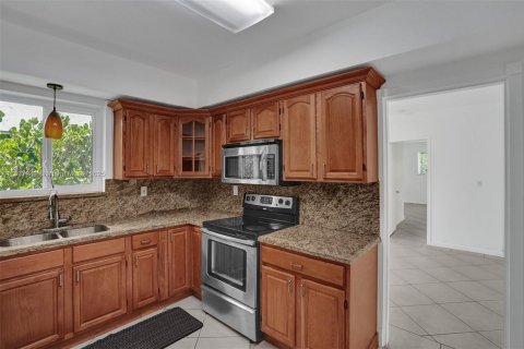 Casa en alquiler en Surfside, Florida, 3 dormitorios, 157.28 m2 № 2054663 - foto 9
