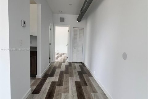 Apartamento en alquiler en Miami, Florida, 1 dormitorio, 60.39 m2 № 1972327 - foto 3