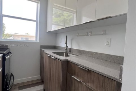 Apartamento en alquiler en Miami, Florida, 1 dormitorio, 60.39 m2 № 1972327 - foto 5