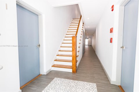 Apartamento en alquiler en Miami, Florida, 1 dormitorio, 60.39 m2 № 1972327 - foto 10