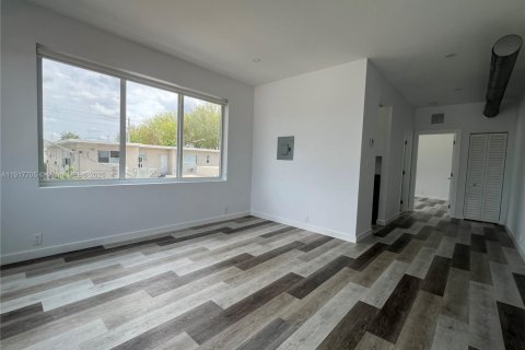Apartamento en alquiler en Miami, Florida, 1 dormitorio, 60.39 m2 № 1972327 - foto 2