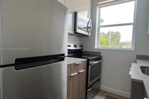 Apartamento en alquiler en Miami, Florida, 1 dormitorio, 60.39 m2 № 1972327 - foto 4
