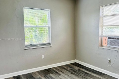 Apartamento en alquiler en Miami, Florida, 1 dormitorio № 2008983 - foto 2