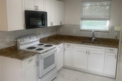 Снять в аренду квартиру в Холливуд, Флорида 175.49м2, № 2004993 - фото 2