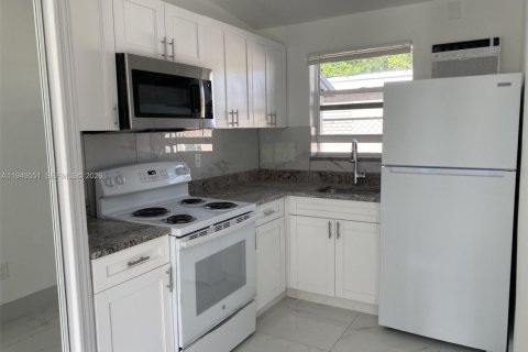 Снять в аренду квартиру в Холливуд, Флорида 175.49м2, № 2004993 - фото 11