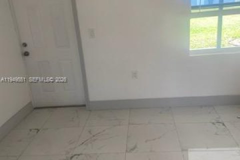 Студия в Холливуд, Флорида № 2004993