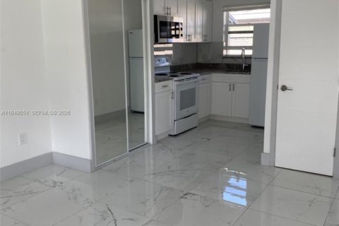 Снять в аренду квартиру в Холливуд, Флорида 175.49м2, № 2004993 - фото 9