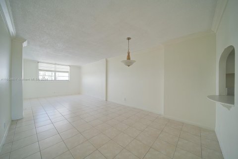 Condo in North Miami Beach, Florida, 1 bedroom  № 1980567 - photo 8