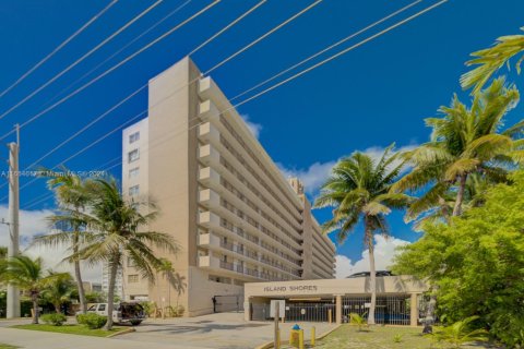 Condo in North Miami Beach, Florida, 1 bedroom  № 1980567 - photo 30