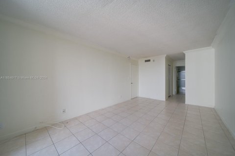 Condo in North Miami Beach, Florida, 1 bedroom  № 1980567 - photo 4