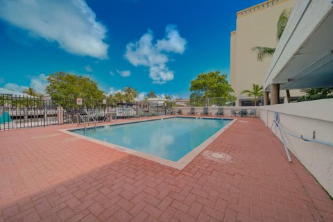 Condo in North Miami Beach, Florida, 1 bedroom  № 1980567 - photo 27