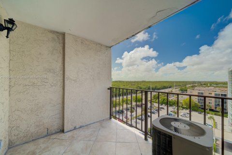 Condo in North Miami Beach, Florida, 1 bedroom  № 1980567 - photo 19