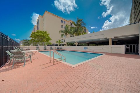 Condo in North Miami Beach, Florida, 1 bedroom  № 1980567 - photo 28