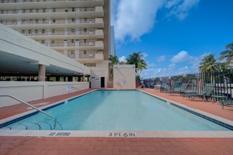 Condo in North Miami Beach, Florida, 1 bedroom  № 1980567 - photo 25