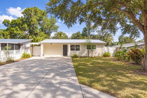 Casa en Saint Petersburg, Florida 4 dormitorios, 101.73 m2 № 2379705