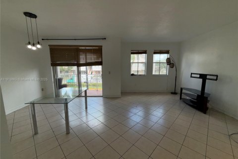 Купить кондоминиум в Майами, Флорида 3 спальни, 126.72м2, № 1968951 - фото 3