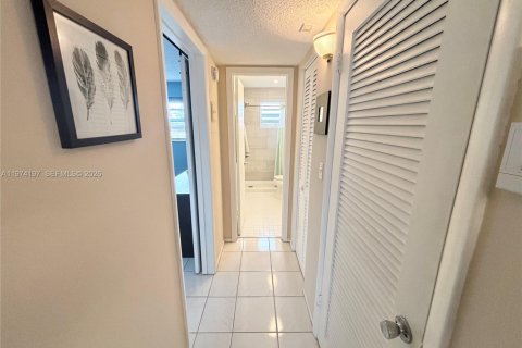 Купить кондоминиум в Холливуд, Флорида 1 спальня, 66.89м2, № 2042927 - фото 8