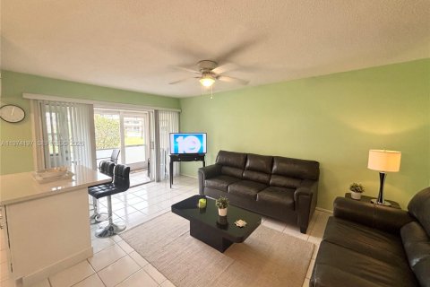 Купить кондоминиум в Холливуд, Флорида 1 спальня, 66.89м2, № 2042927 - фото 10