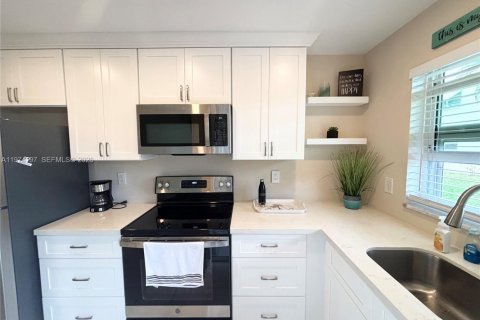 Купить кондоминиум в Холливуд, Флорида 1 спальня, 66.89м2, № 2042927 - фото 2