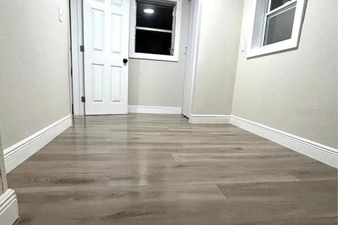 Villa ou maison à louer à Largo, Floride: 2 chambres, 53.51 m2 № 2119414 - photo 5