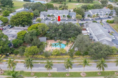 Снять в аренду таунхаус в Санрайз, Флорида 2 спальни, 95.5м2, № 2034624 - фото 16