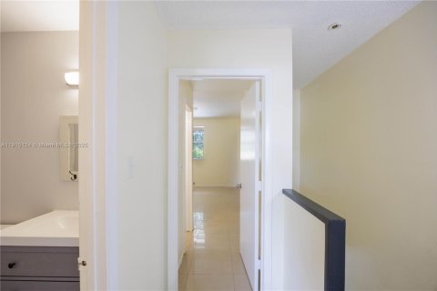 Снять в аренду таунхаус в Санрайз, Флорида 2 спальни, 95.5м2, № 2034624 - фото 10