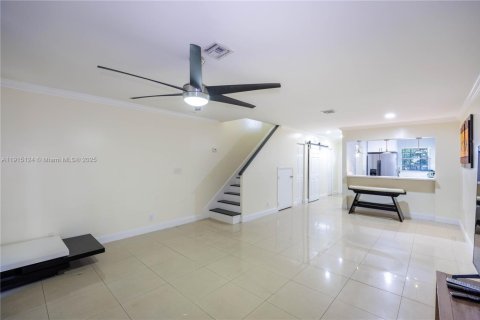 Снять в аренду таунхаус в Санрайз, Флорида 2 спальни, 95.5м2, № 2034624 - фото 7