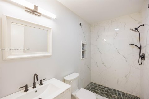 Снять в аренду таунхаус в Санрайз, Флорида 2 спальни, 95.5м2, № 2034624 - фото 12