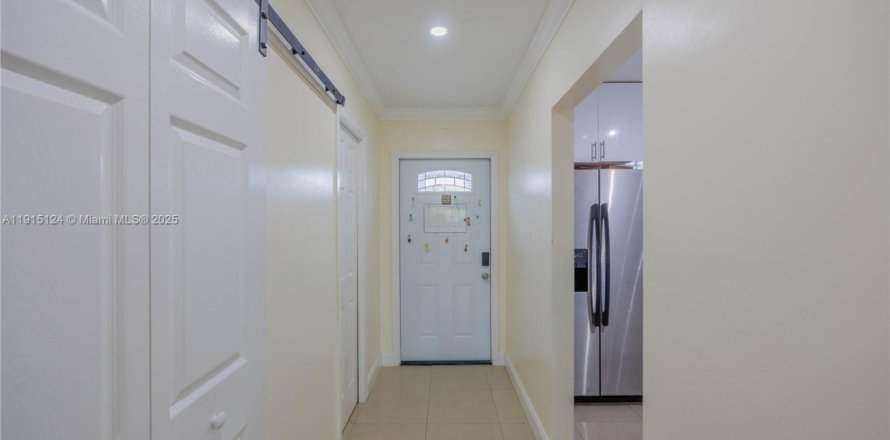 Таунхаус в Санрайз, Флорида 2 спальни, 95.5м2 № 2034624