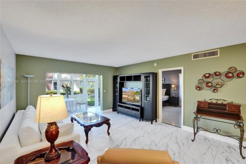Condominio en venta en Hallandale Beach, Florida, 2 dormitorios, 120.77 m2 № 2033546 - foto 21