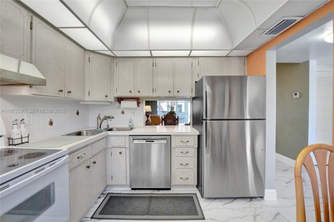 Condominio en venta en Hallandale Beach, Florida, 2 dormitorios, 120.77 m2 № 2033546 - foto 10