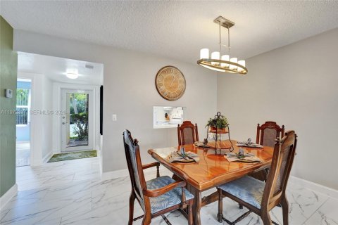 Condominio en venta en Hallandale Beach, Florida, 2 dormitorios, 120.77 m2 № 2033546 - foto 19