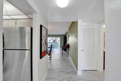 Condominio en venta en Hallandale Beach, Florida, 2 dormitorios, 120.77 m2 № 2033546 - foto 8