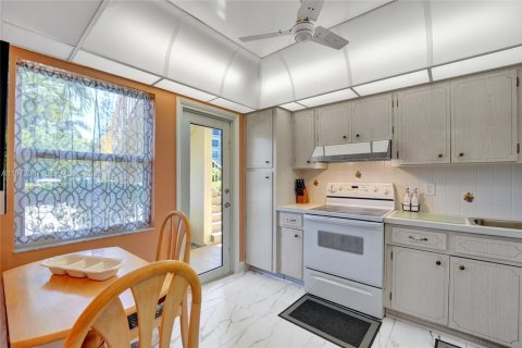 Condominio en venta en Hallandale Beach, Florida, 2 dormitorios, 120.77 m2 № 2033546 - foto 12