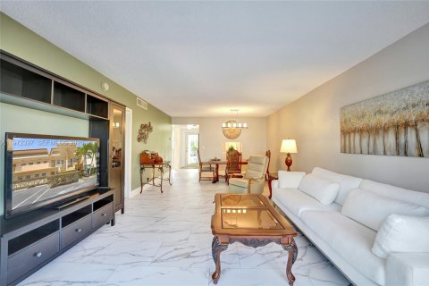 Condominio en venta en Hallandale Beach, Florida, 2 dormitorios, 120.77 m2 № 2033546 - foto 28