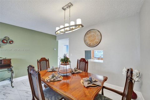 Condominio en venta en Hallandale Beach, Florida, 2 dormitorios, 120.77 m2 № 2033546 - foto 20