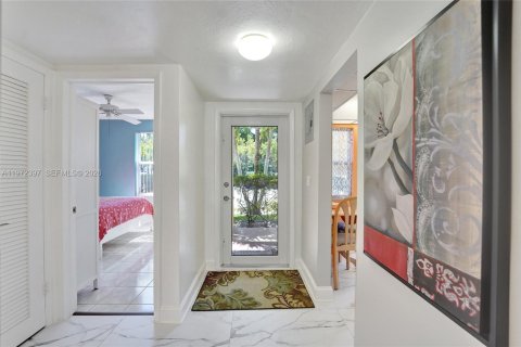 Condominio en venta en Hallandale Beach, Florida, 2 dormitorios, 120.77 m2 № 2033546 - foto 4