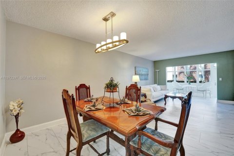 Condominio en venta en Hallandale Beach, Florida, 2 dormitorios, 120.77 m2 № 2033546 - foto 17