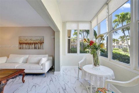 Condominio en venta en Hallandale Beach, Florida, 2 dormitorios, 120.77 m2 № 2033546 - foto 27