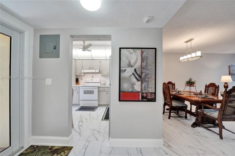 Condominio en venta en Hallandale Beach, Florida, 2 dormitorios, 120.77 m2 № 2033546 - foto 6