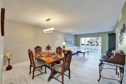 Condominio en venta en Hallandale Beach, Florida, 2 dormitorios, 120.77 m2 № 2033546 - foto 16