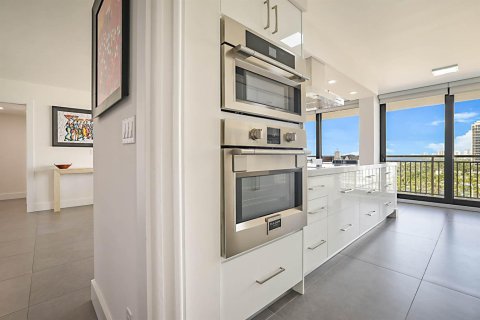 Condo in Riviera Beach, Florida, 2 bedrooms  № 2429703 - photo 16