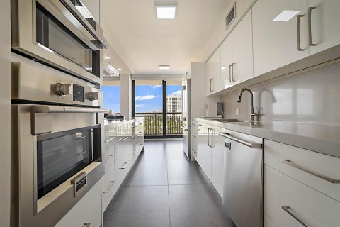 Condo in Riviera Beach, Florida, 2 bedrooms  № 2429703 - photo 17