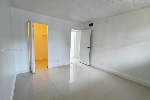 Снять в аренду кондоминиум в Лодерхилл, Флорида 2 спальни, 102.19м2, № 2008216 - фото 13