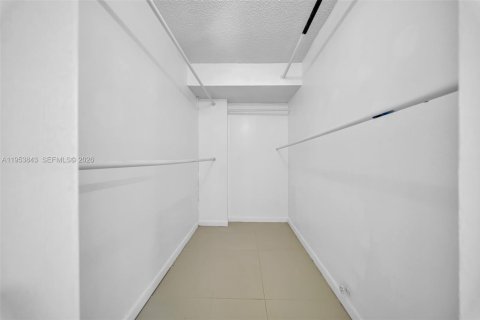 Снять в аренду кондоминиум в Лодерхилл, Флорида 2 спальни, 102.19м2, № 2008216 - фото 20