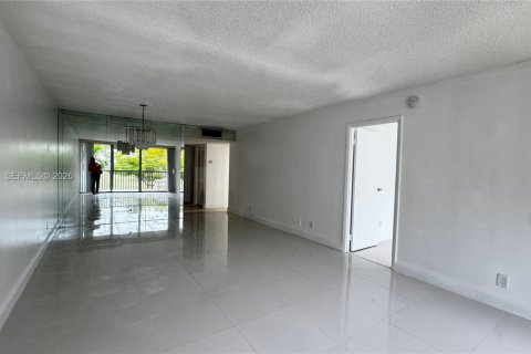 Снять в аренду кондоминиум в Лодерхилл, Флорида 2 спальни, 102.19м2, № 2008216 - фото 7
