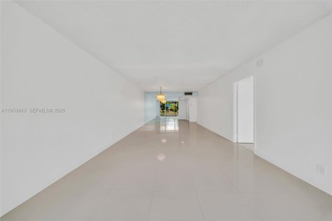 Снять в аренду кондоминиум в Лодерхилл, Флорида 2 спальни, 102.19м2, № 2008216 - фото 17