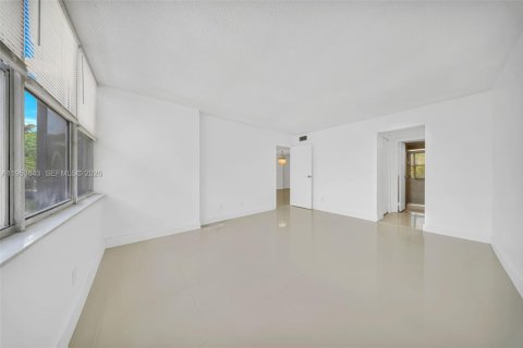 Снять в аренду кондоминиум в Лодерхилл, Флорида 2 спальни, 102.19м2, № 2008216 - фото 19