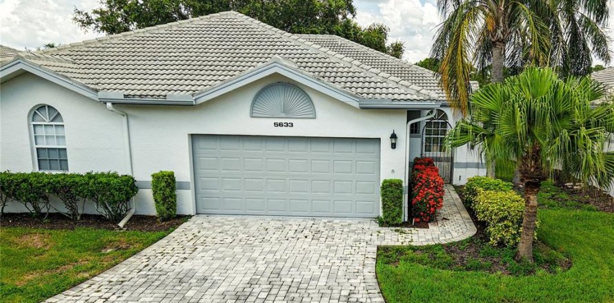 House in Sarasota, Florida 2 bedrooms, 117.43 sq.m. № 1856578